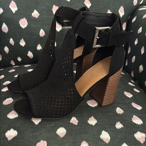 Universal Thread Target Black Women's Heeled Sandals